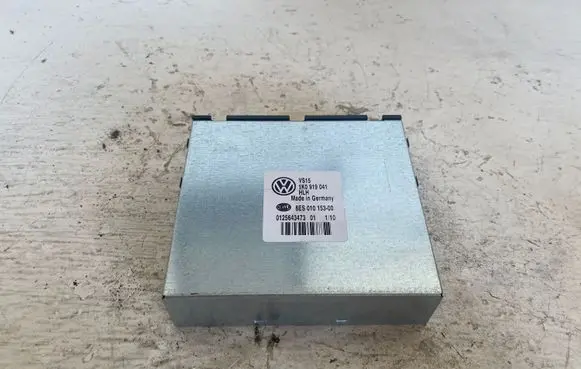 Volkswagen Golf VI Power management control unit 1K0919041 8ES01015300 0125643473