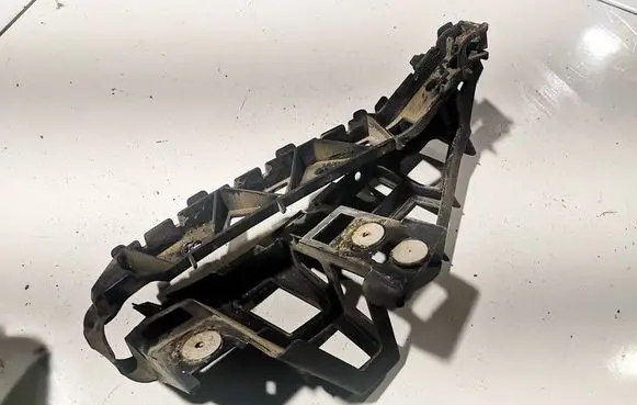Opel Astra H Front bumper mounting bracket 24460284