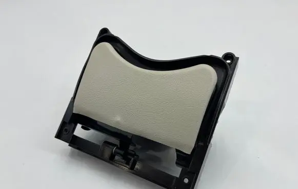 Jaguar XK8 - XKR Ashtray (front) V85842 TL6976