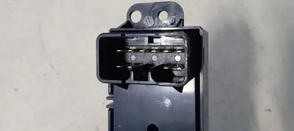 KIA Sportage Seat heating switch 933303W900