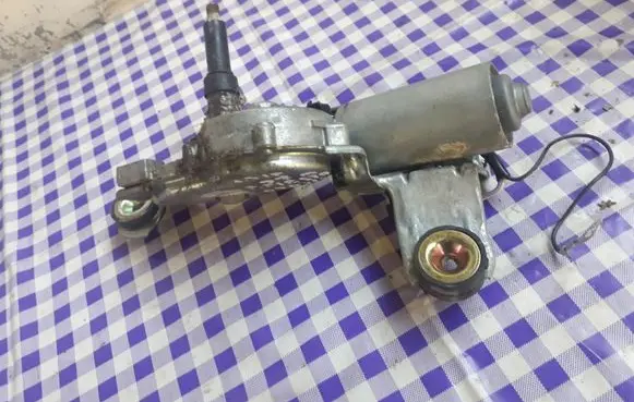 Ford Fiesta Rear window wiper motor 678140656