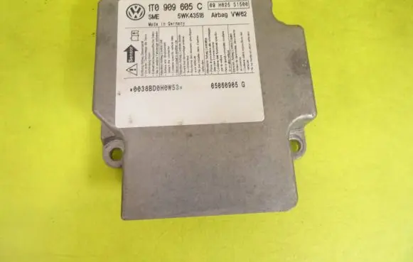 Volkswagen Touran I Airbag control unit/module 1T0909605C