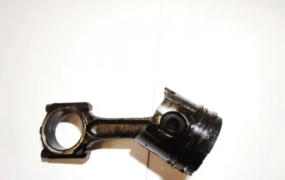 Peugeot 307 Piston with connecting rod