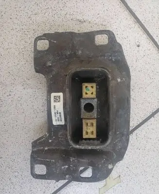 Ford Escape III Engine mount bracket AV61-7M131-EA
