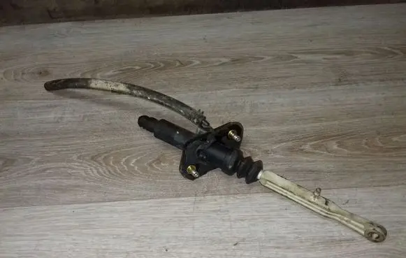 Clutch slave cylinder