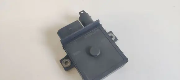 BMW 5 E60 E61 Glow plug pre-heat relay E2110022360
