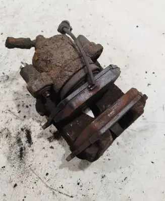 Volkswagen Polo IV 9N3 Front brake caliper