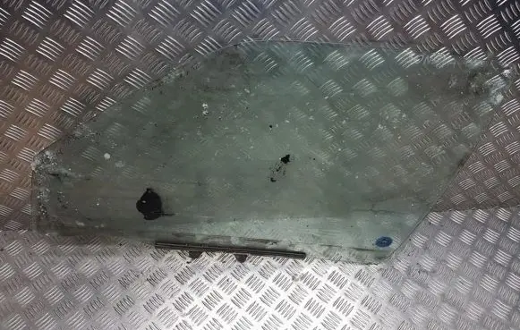 Hyundai Sonata Front door window glass four-door