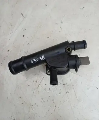 Volkswagen Polo IV 9N3 Engine coolant pipe/hose 038121132D