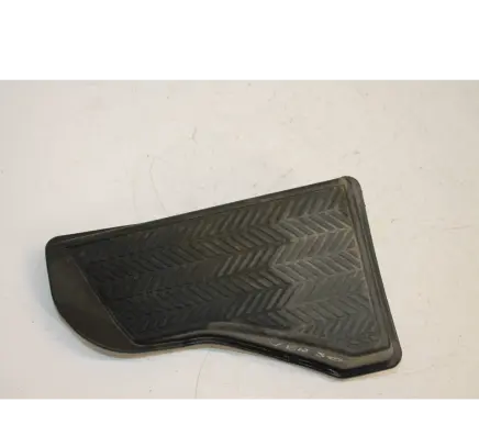 Foot area side trim