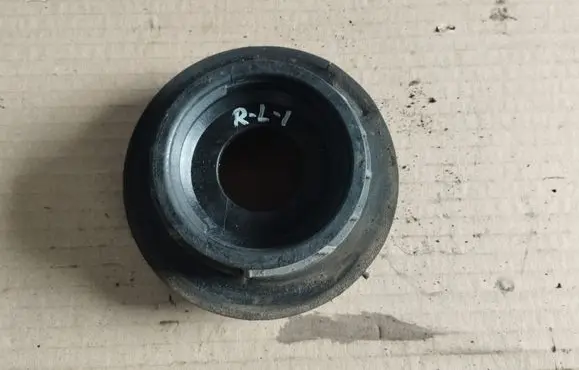 Peugeot 2008 I Front coil spring rubber mount 9670830780