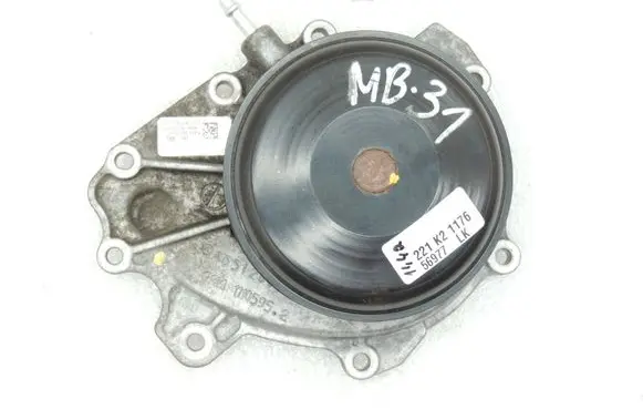 Mercedes-Benz C W205 Water pump A6512005101 A6512000002