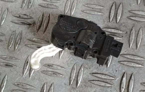 Jaguar F-Pace Air flap motor/actuator MF1139301380 EFB497 02092018