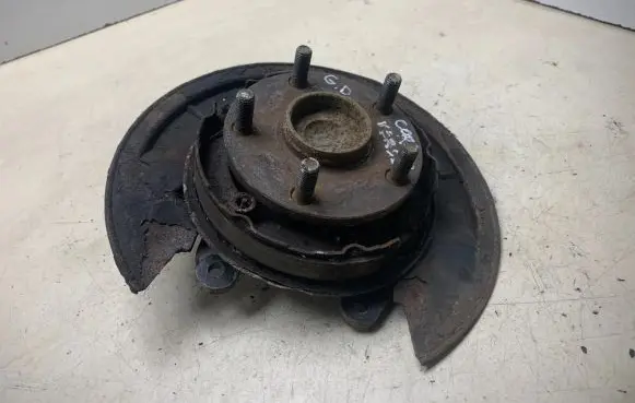 Toyota Corolla Verso AR10 Rear wheel hub