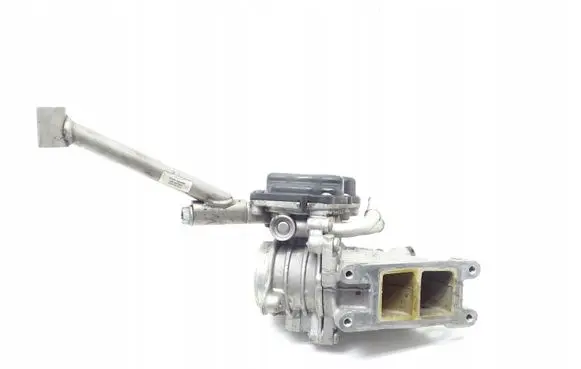 Volkswagen PASSAT B8 Throttle valve 04L128059R