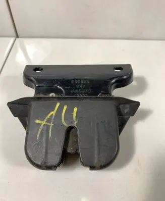 Audi A4 S4 B5 8D Tailgate/trunk/boot lock/catch/latch 8D9827505E