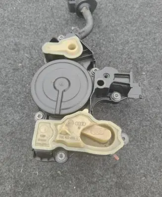 Volkswagen Golf VII Oil breather separator 06k103495ap