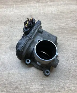 Toyota Auris 150 Throttle body valve 261000N030