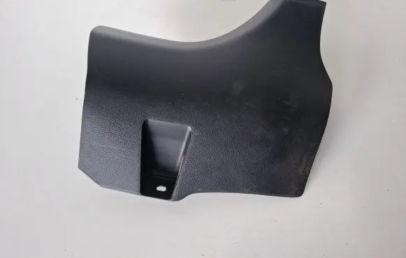 Foot area side trim