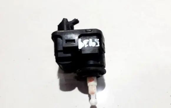 Volvo S40, V40 Headlight level adjustment motor 00728232