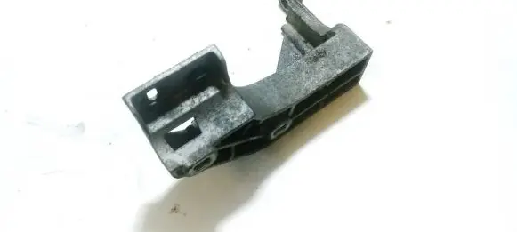 Engine mounting bracket