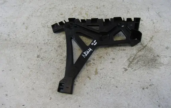 Rear bumper mounting bracket