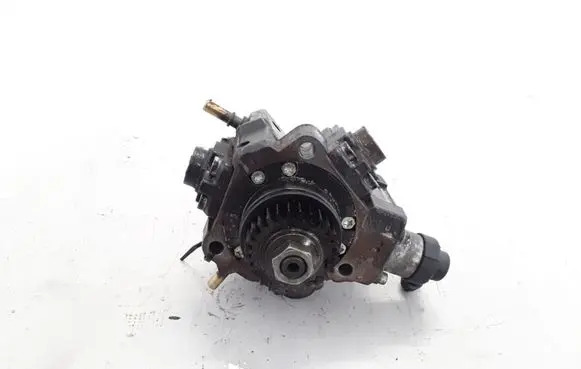 Renault Master III Fuel injection high pressure pump 8201024002