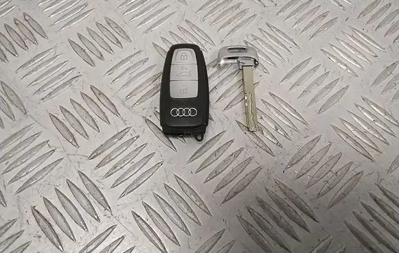 Audi A8 S8 D5 Ignition key/card 4N0959754AB