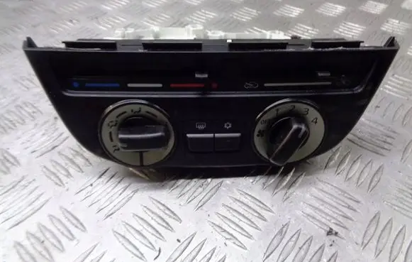 Mitsubishi Space Star Interior fan control switch 7820A437