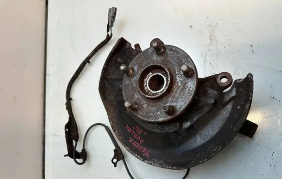 Toyota Avalon XX20 Front wheel hub spindle knuckle 5756435