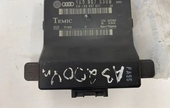 Audi A3 S3 8P Gateway control module 1K0907530B