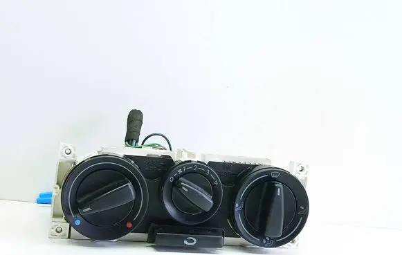 Volkswagen PASSAT B5 Climate control unit