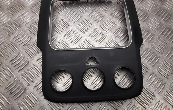 Radio/GPS head unit trim