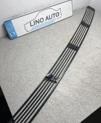 BMW 7 E38 Bonnet/hood grill 8203887