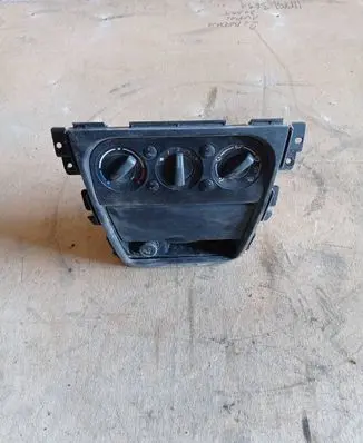 Suzuki SX4 Climate control unit