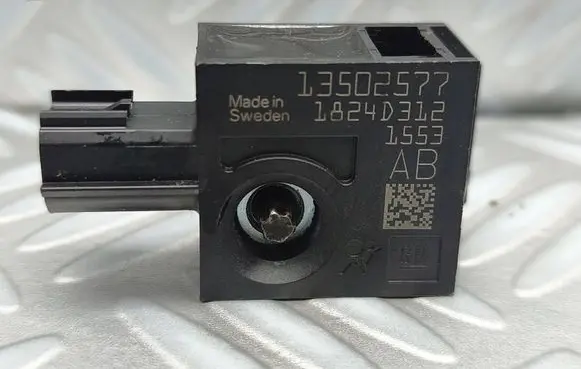 Opel Meriva B Airbag deployment crash/impact sensor 13502577 1553 1824D312