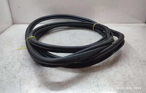 Audi Q7 4L Front door rubber seal 