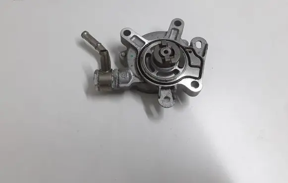 Mazda 3 II Vacuum pump PE018G00