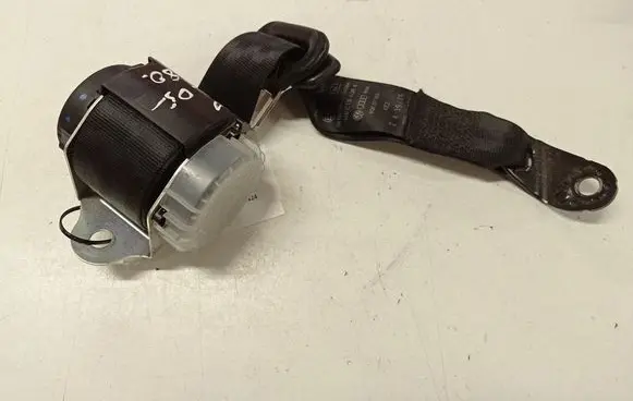 Volkswagen Polo IV 9N3 Rear seatbelt G6980C