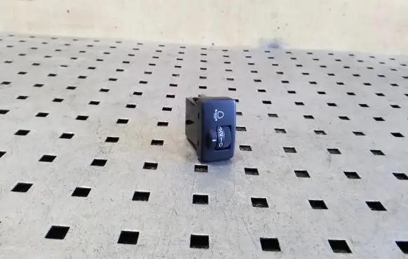 Honda CR-V Headlight level height control switch M37548