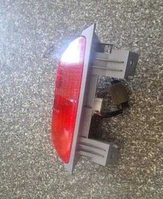Third/center stoplight