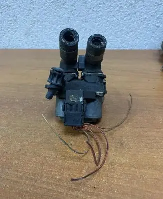 Mercedes-Benz E W210 Coolant heater control valve 0235451628 E876