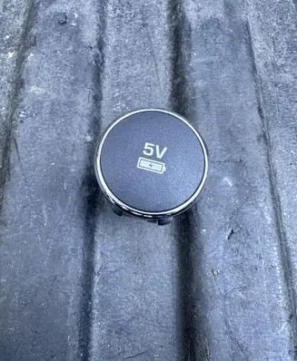Land Rover Discovery 5 USB socket connector JY3219010DA