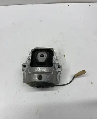 Porsche Macan (95B) Engine mount bracket 8R0199381