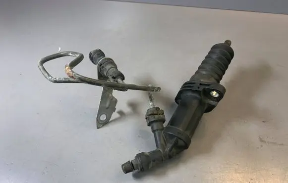BMW 1 E81 E87 Clutch master cylinder 6785964 21526785964 21526775872