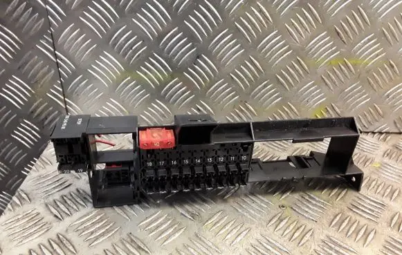Mercedes-Benz E W210 Fuse box set 2105460543 A2105460543
