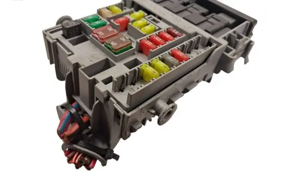 Opel Astra J Fuse box set 13222786