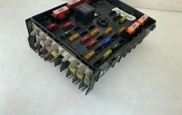 Volkswagen PASSAT B6 Fuse module 3C0937125 63592777