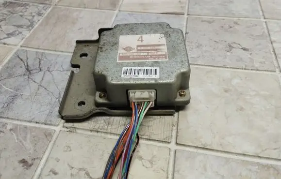 Nissan X-Trail T30 Torque split ecu control unit/module 41650EQ070 A68000U06