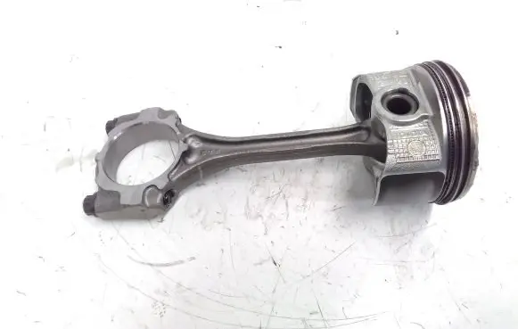 Toyota Yaris Piston with connecting rod 21120